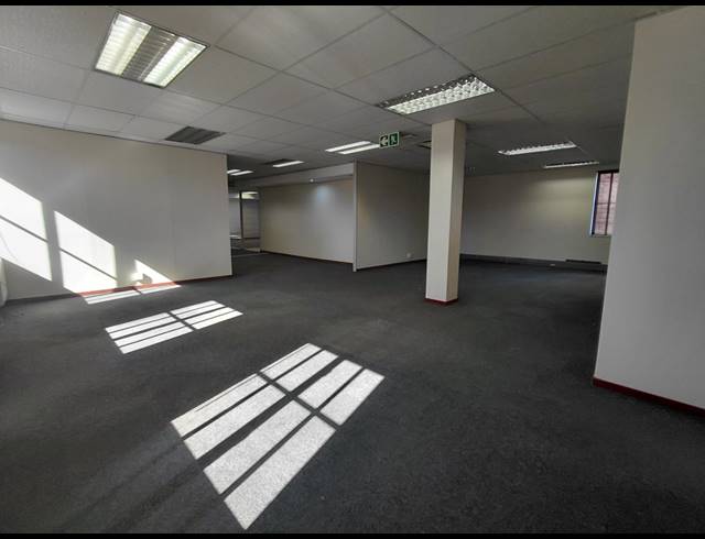 174M² OFFICE TO LET IN BRYANSTON